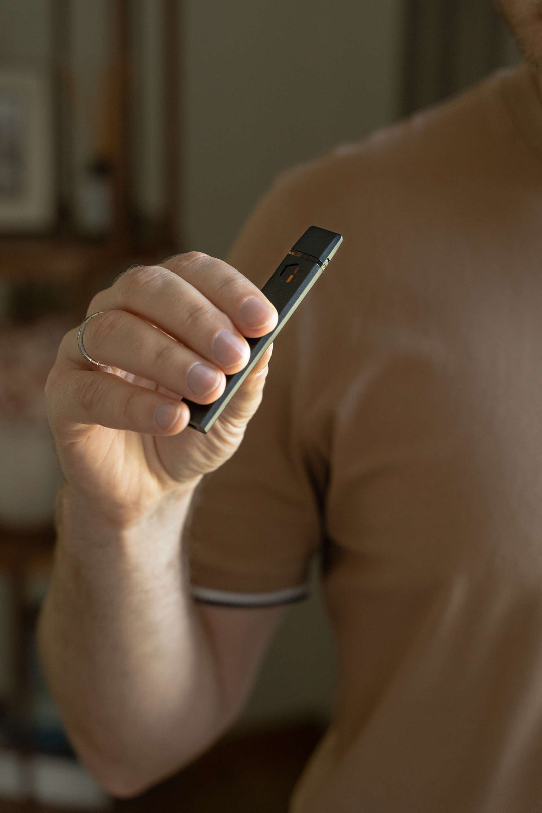 Man holding a Nine Realms THC Vape in his hand